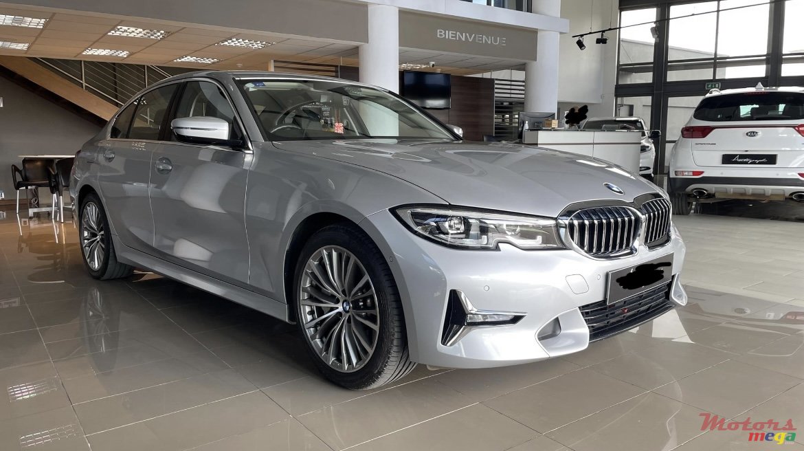 2020' BMW 3 Series Sedan photo #5