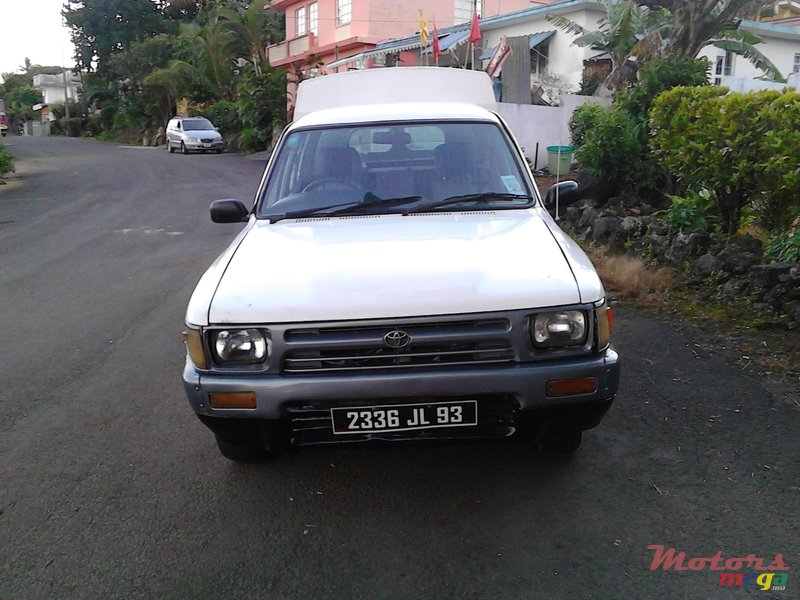 1993' Toyota Hilux photo #1