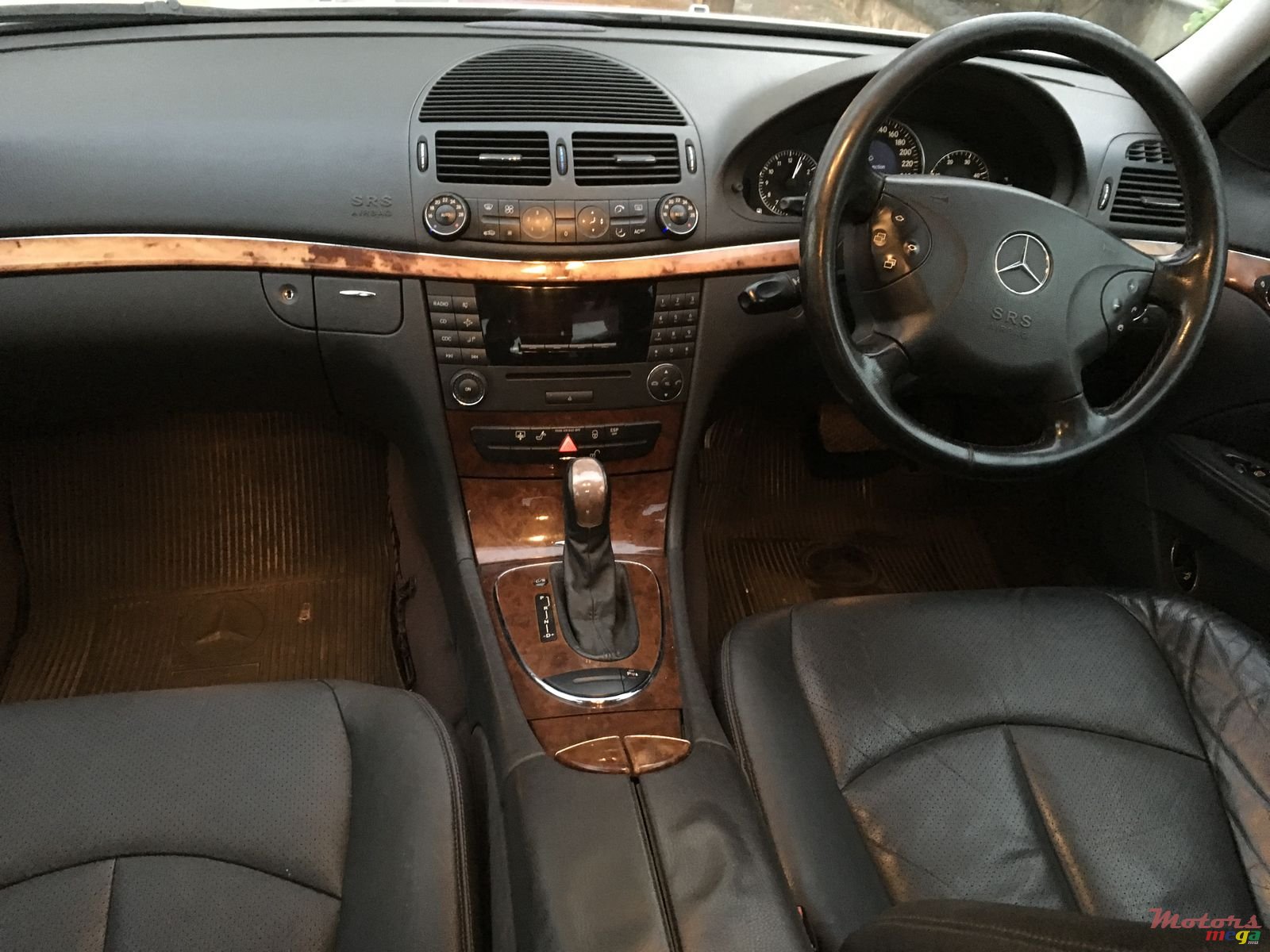 2004' Mercedes-Benz E-Class photo #3