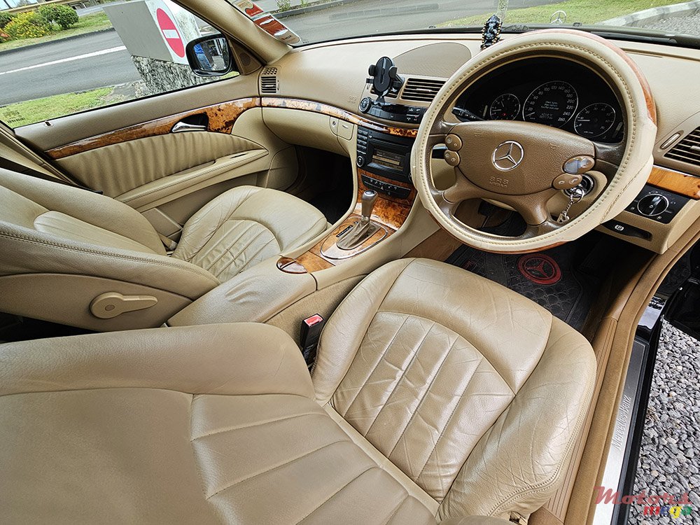 2009' Mercedes-Benz E 230 photo #5