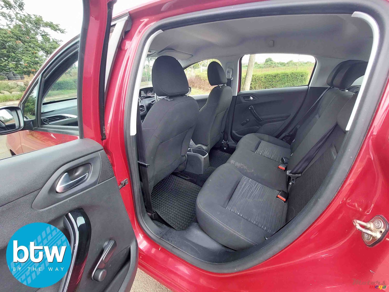 2013' Peugeot 208 photo #5