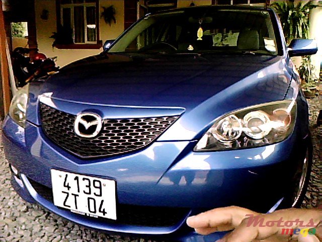 2004' Mazda 3 AXELA photo #1