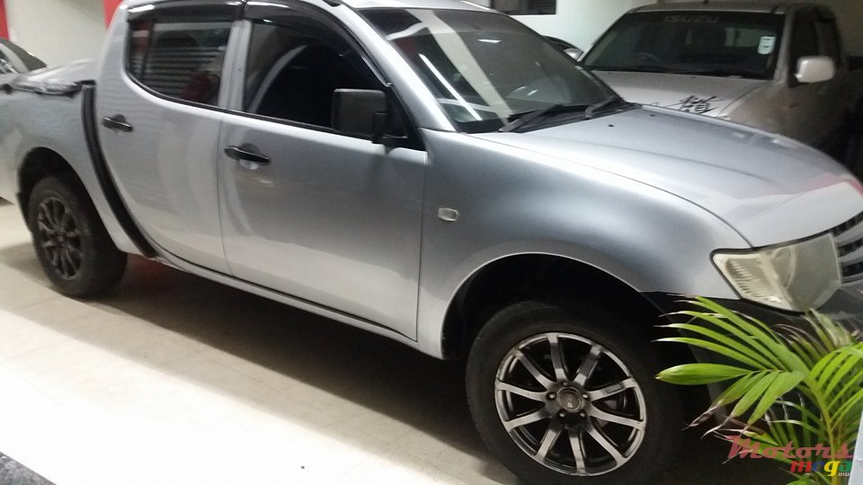2010' Mitsubishi L 200 photo #4