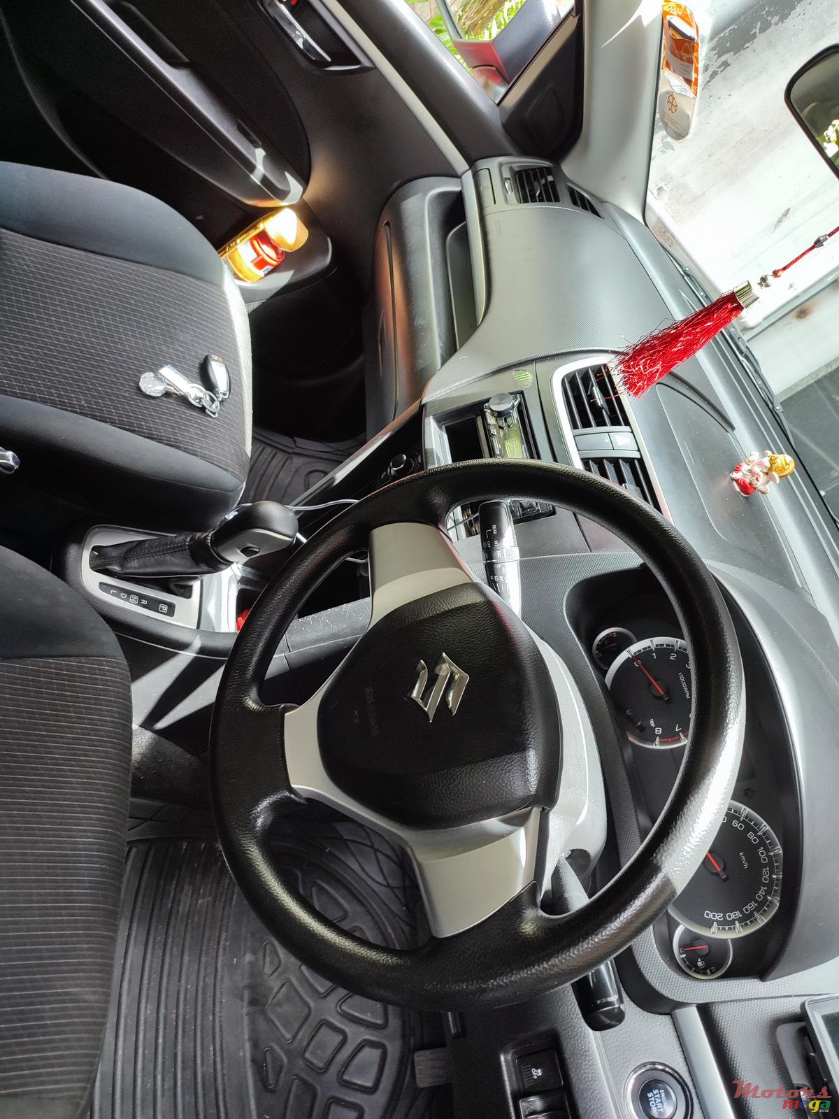 2015' Suzuki Swift photo #1