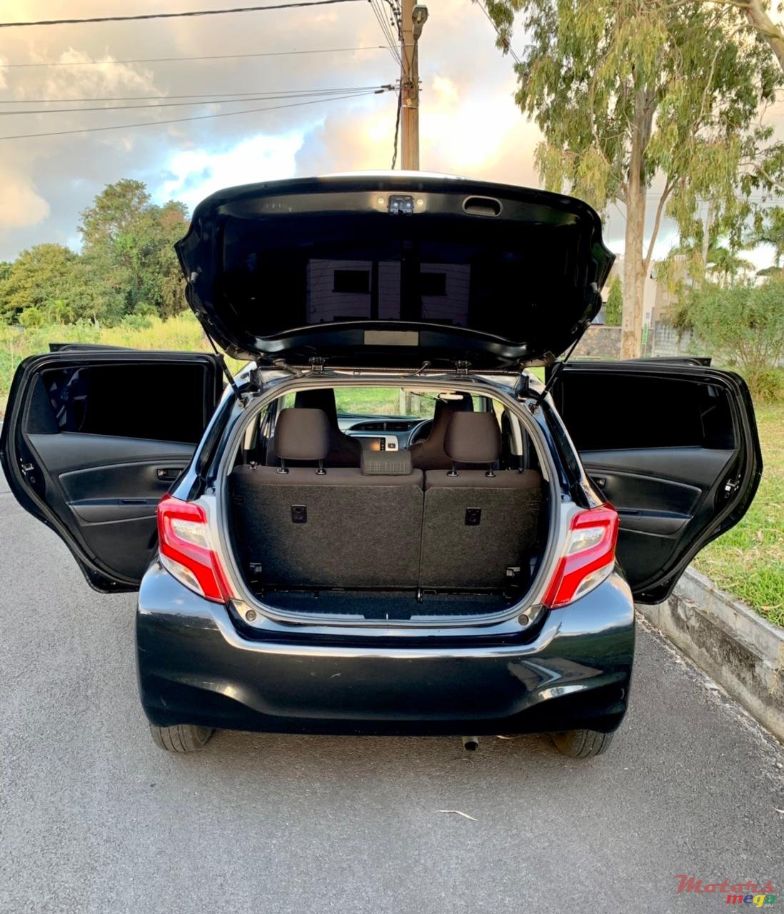 2015' Toyota Vitz photo #5