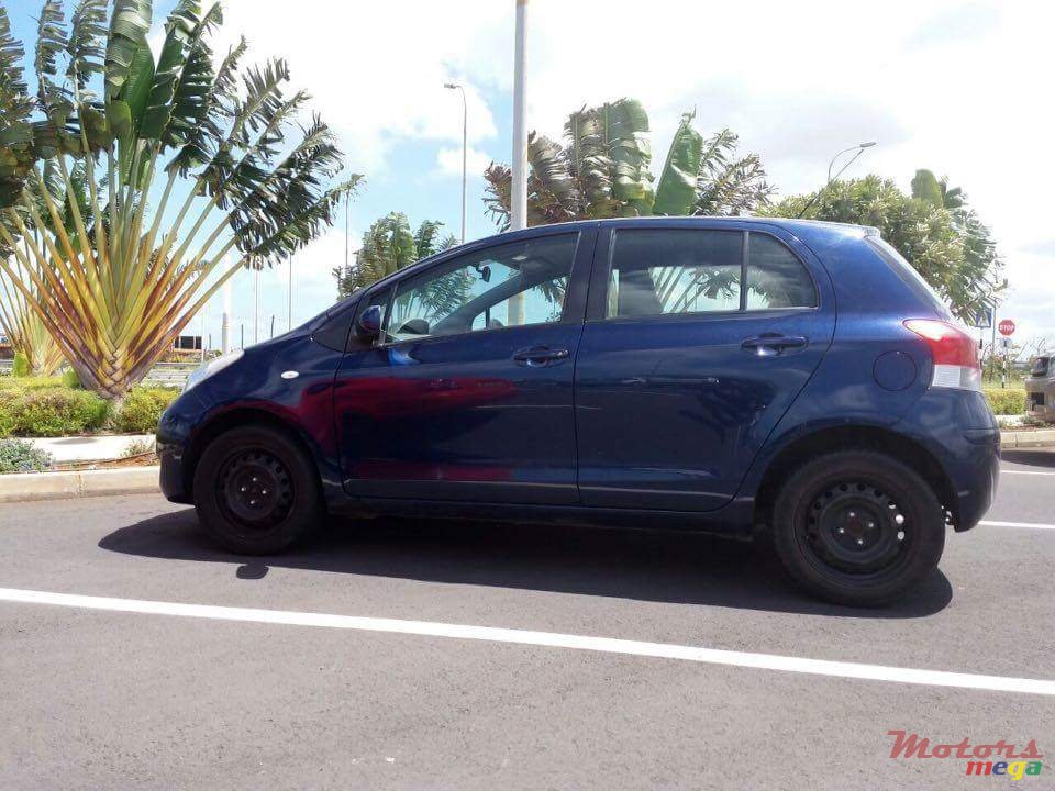 2010' Toyota Yaris photo #3