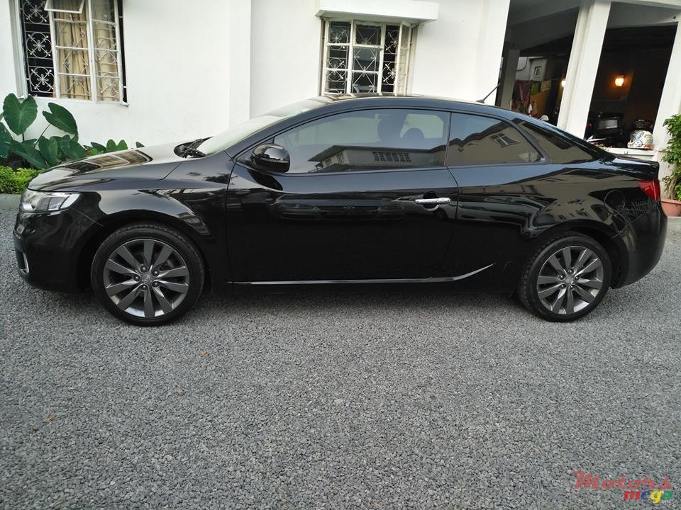 2011' Kia Cerato Coupe photo #2
