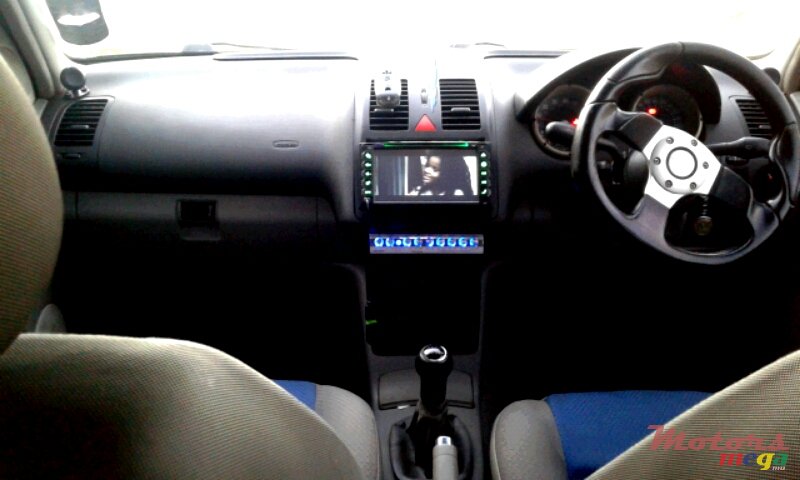 2001' Volkswagen Polo 6n2 photo #7