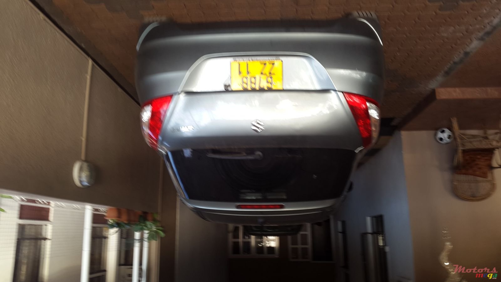 2011' Suzuki Swift photo #1