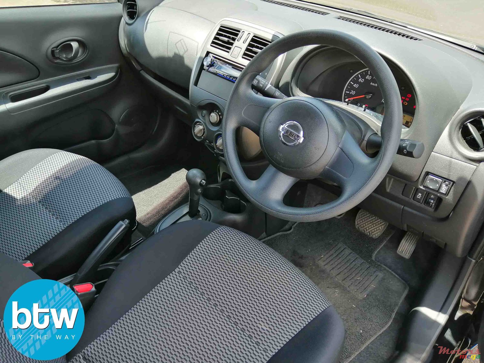 2015' Nissan March photo #6