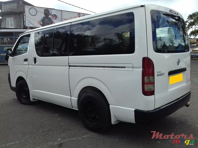 2005' Toyota HiAce photo #3