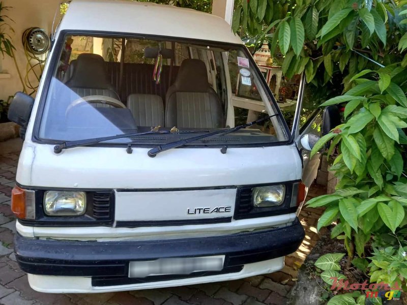 1988' Toyota LiteAce photo #2