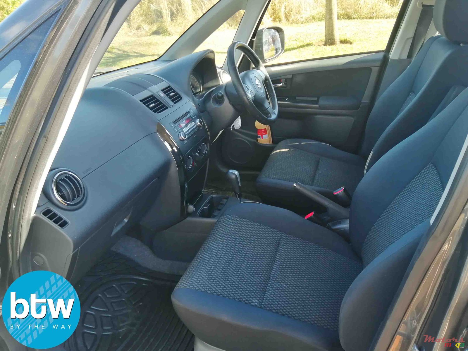 2014' Suzuki SX4 VVT photo #4