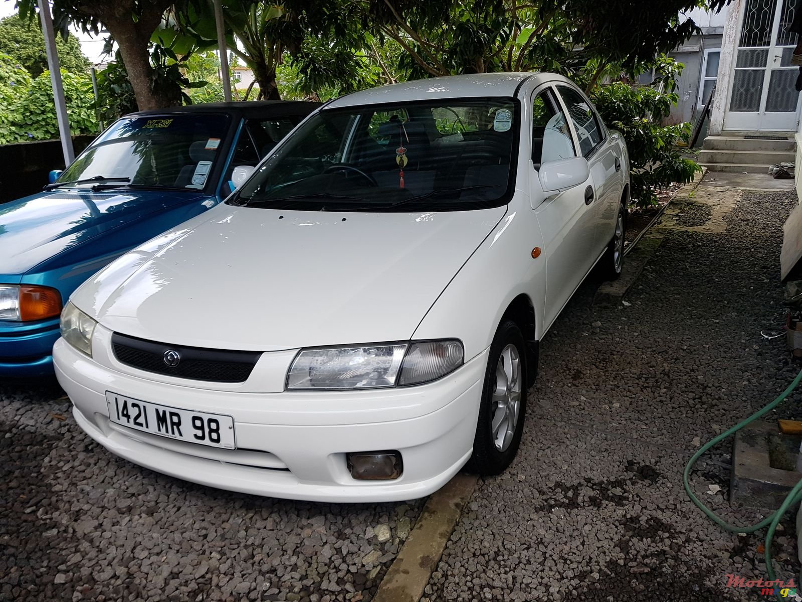 1998' Mazda 323 photo #1