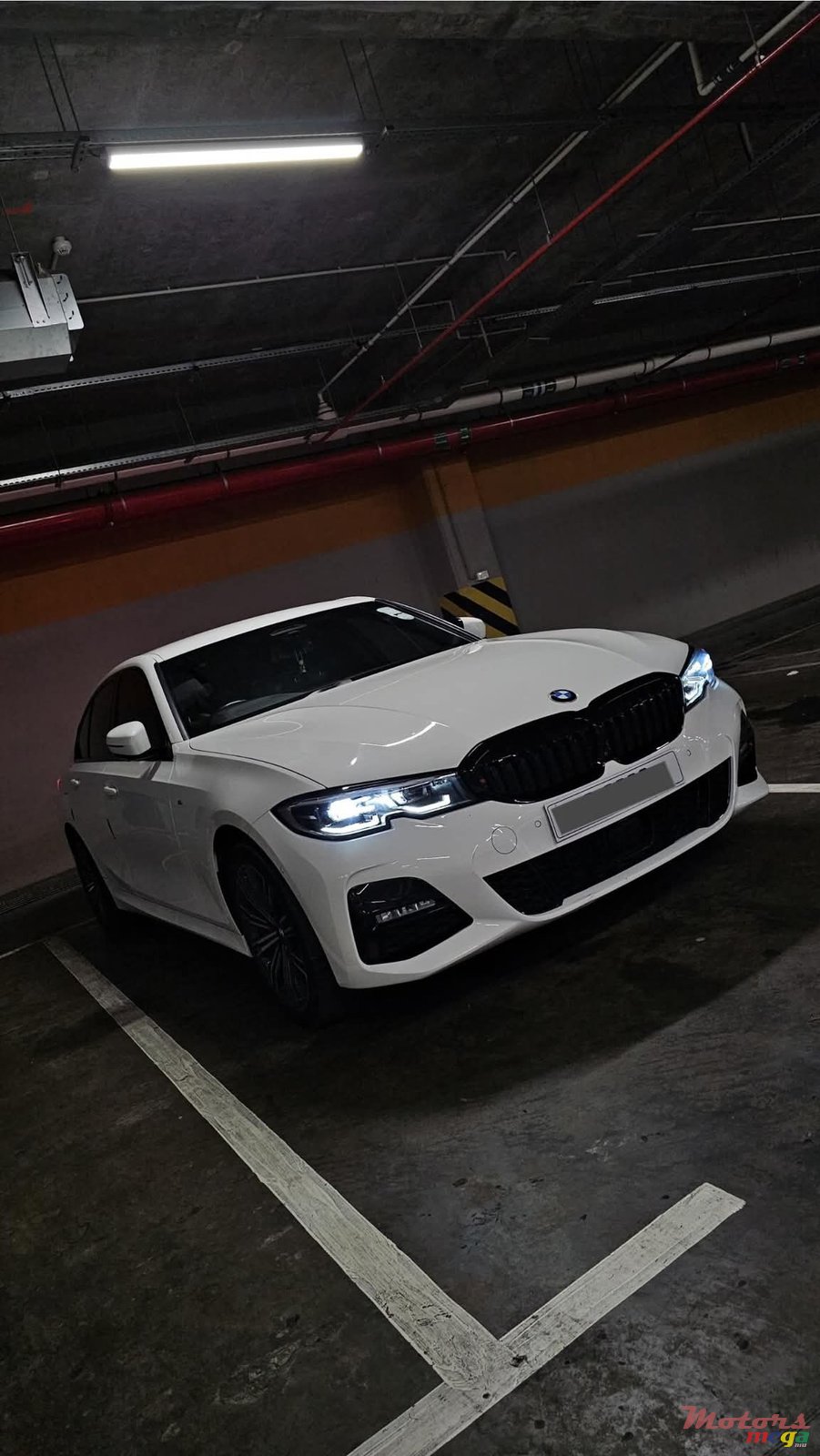 2022' BMW 3 Series photo #2