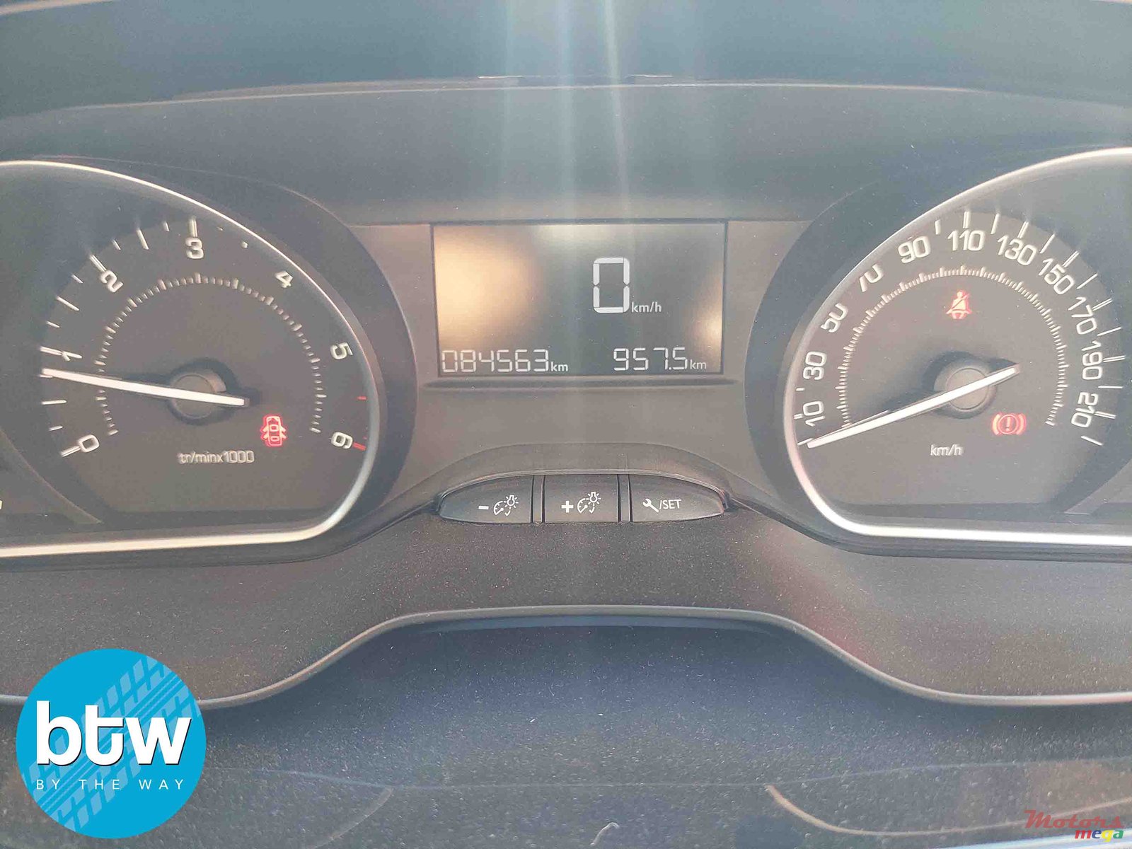 2016' Peugeot 208 photo #7