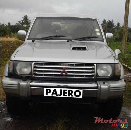 1994' Mitsubishi Pajero photo #2