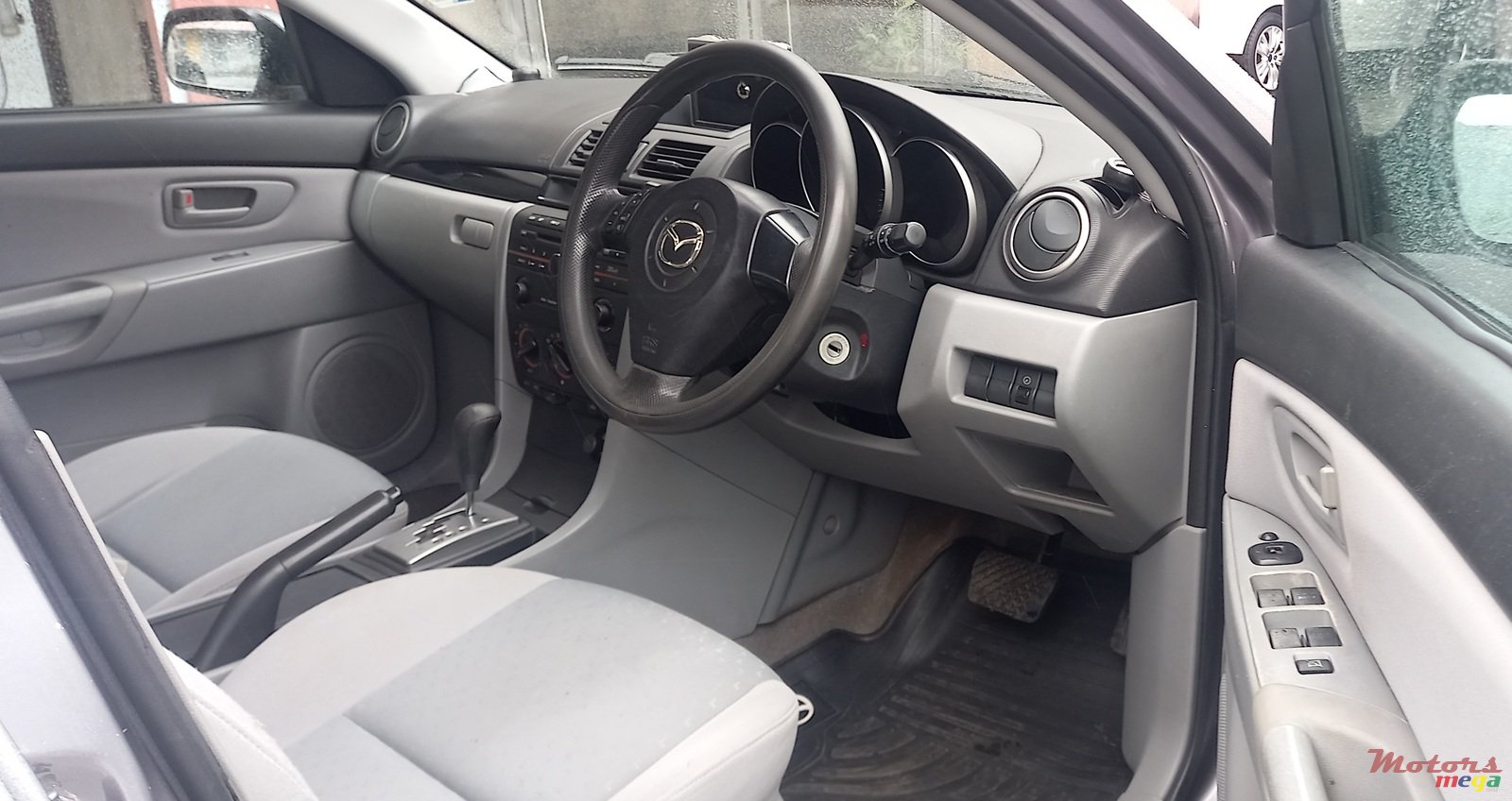 2005' Mazda Axela photo #1