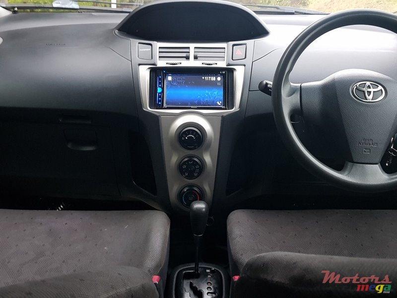 2008' Toyota Vitz photo #4