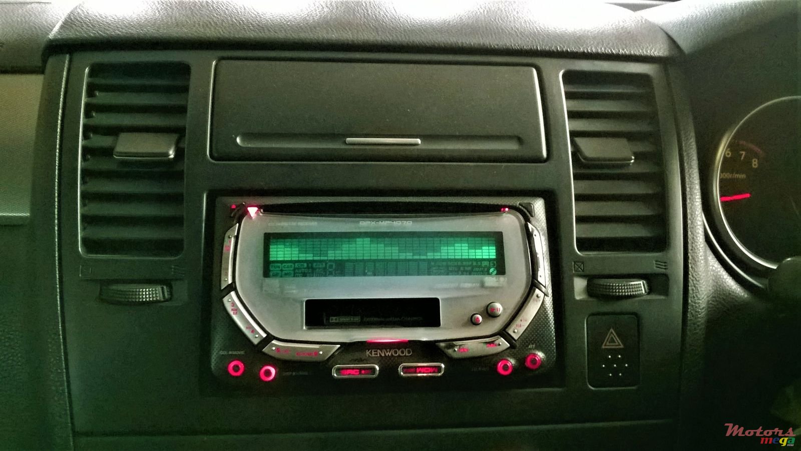 2005' Nissan Tiida photo #6