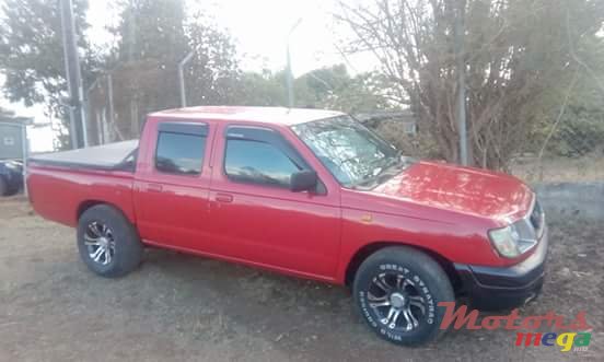 2000' Nissan Hardbody photo #3