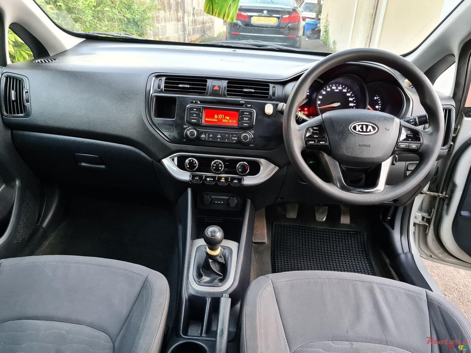 2011' Kia Rio Hatchback photo #4