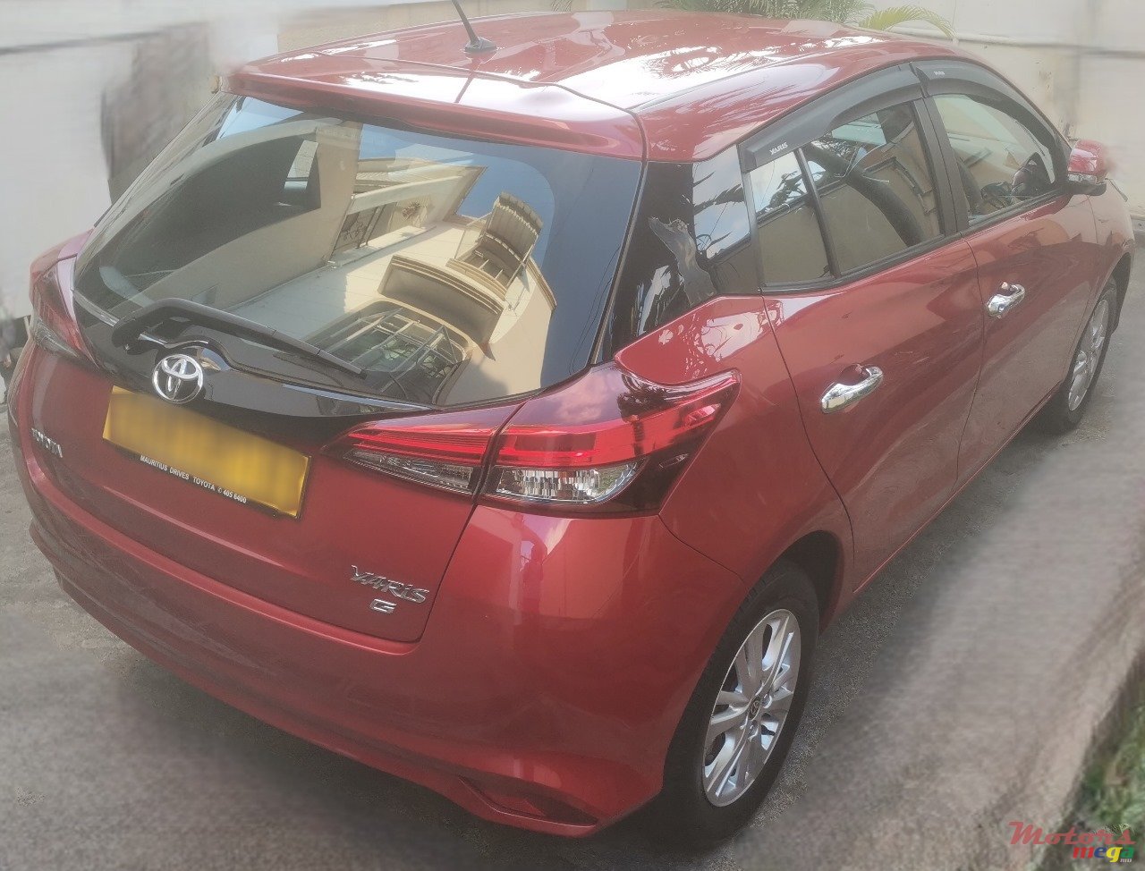 2018' Toyota Yaris photo #2