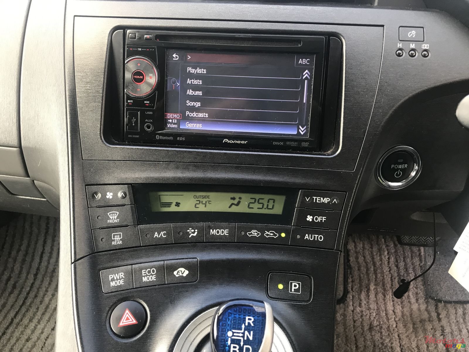 2010' Toyota Prius 3rd gen photo #6