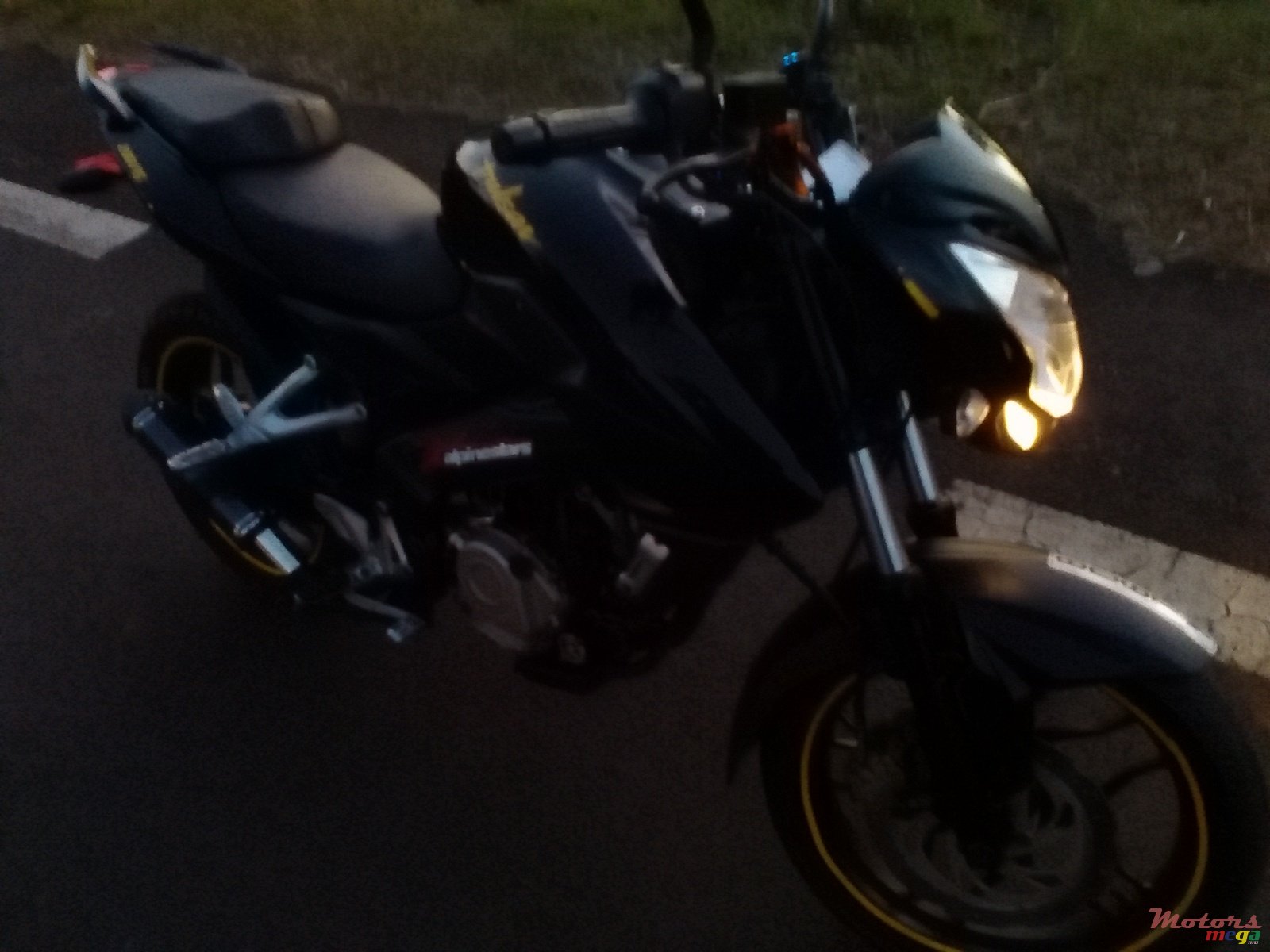 2013' Bajaj Pulsar 200ns photo #2