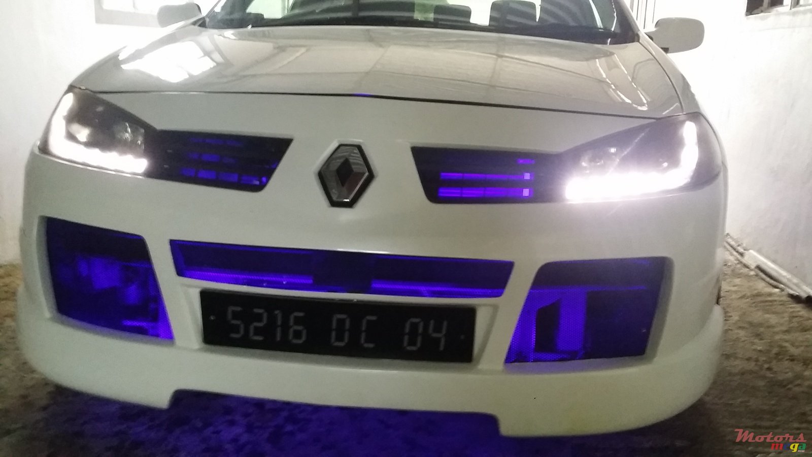 2004' Renault Megane photo #1