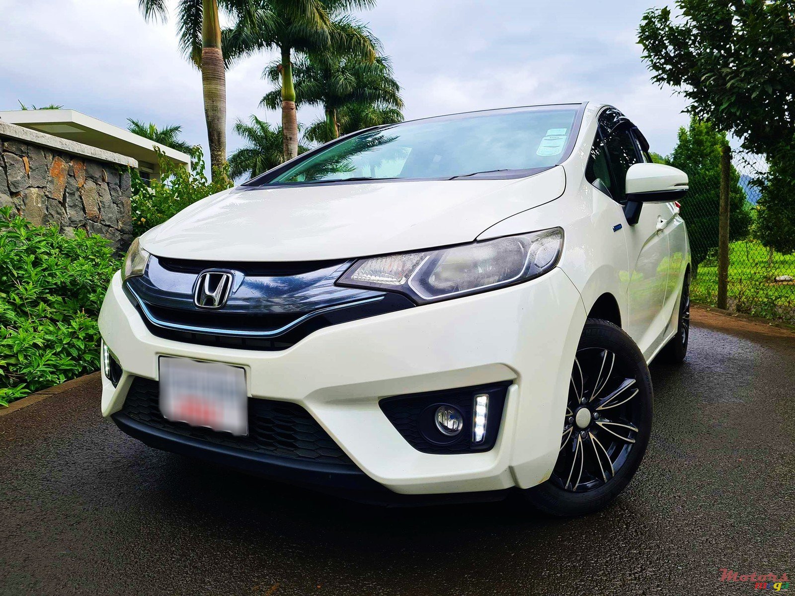 2014' Honda Fit Hybrid photo #1