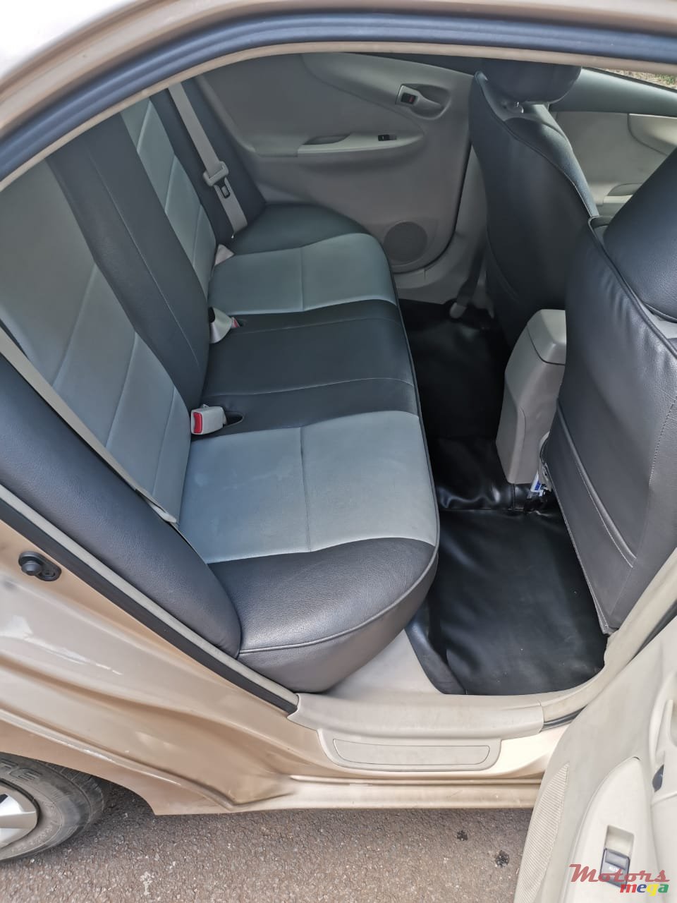 2010' Toyota Axio photo #1