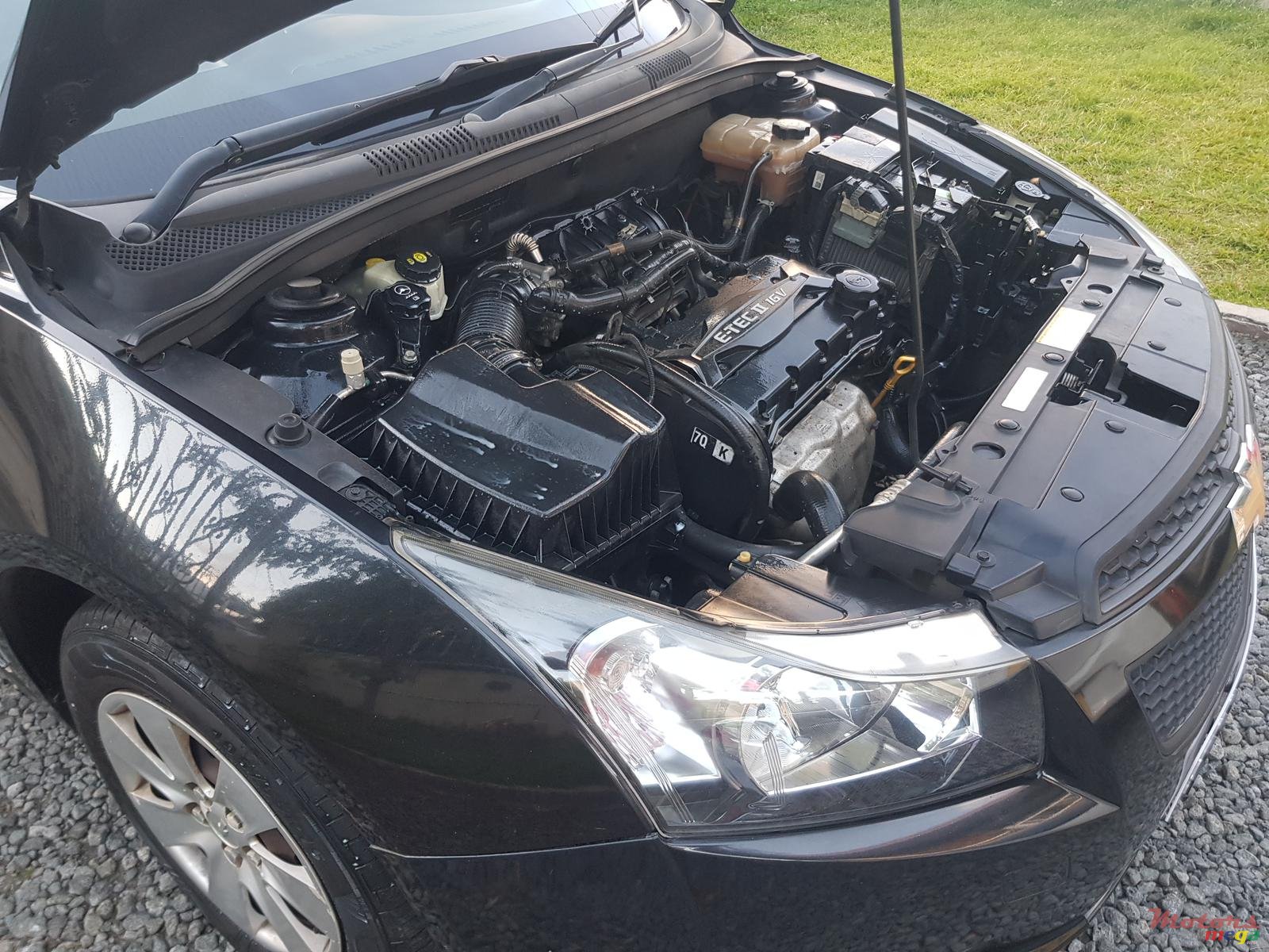 2011' Chevrolet Cruze photo #2