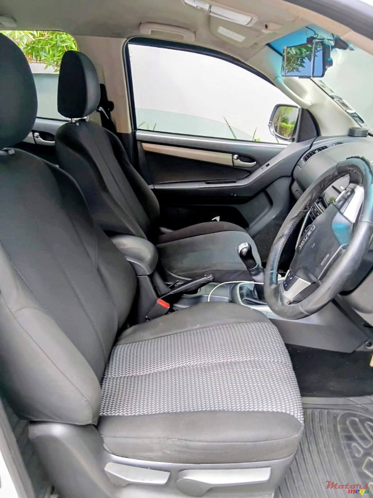 2016' Isuzu KB Series photo #2