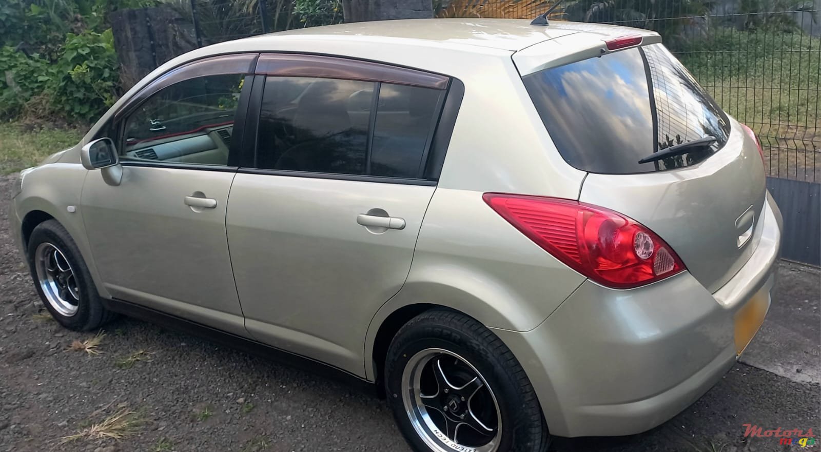 2006' Nissan Tiida photo #1