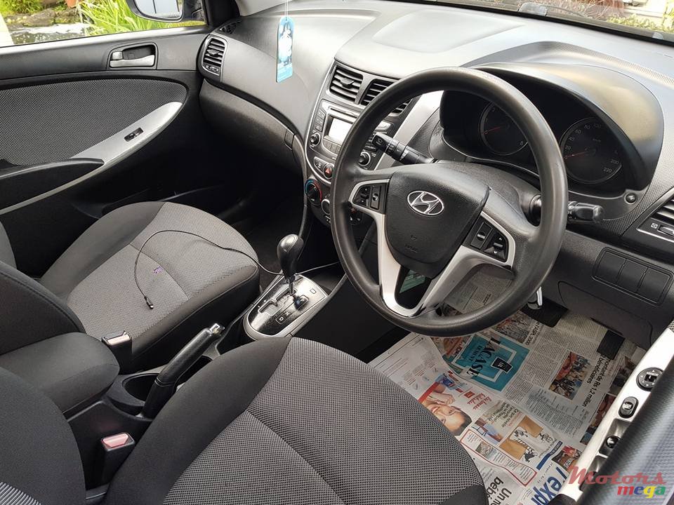 2014' Hyundai Accent photo #3