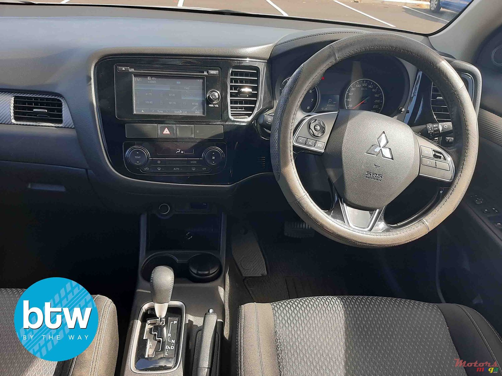 2016' Mitsubishi Outlander photo #6