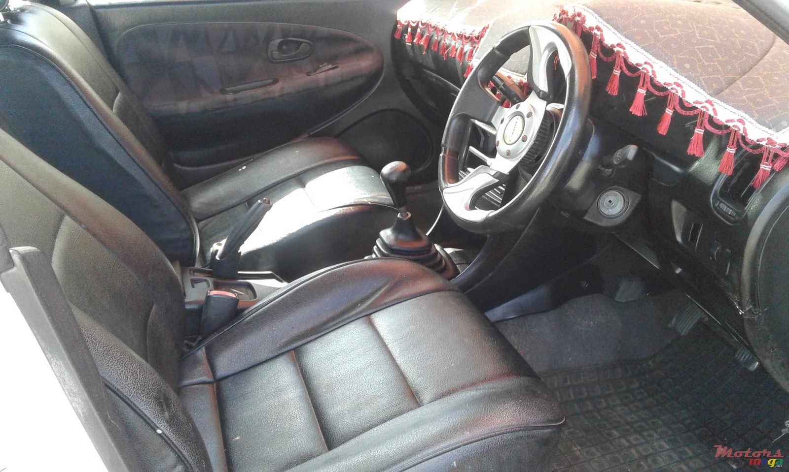 1998' Mitsubishi Carisma photo #2