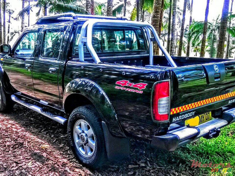 2007' Nissan Hardbody Predator 4x4 photo #3