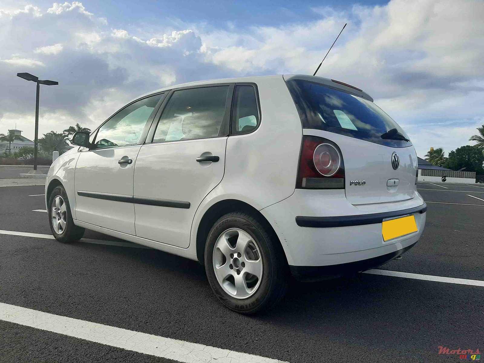 2010' Volkswagen Polo photo #2