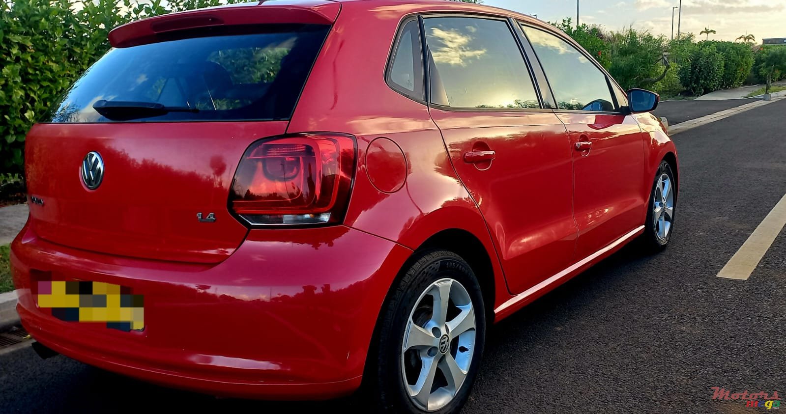 2013' Volkswagen Polo photo #2