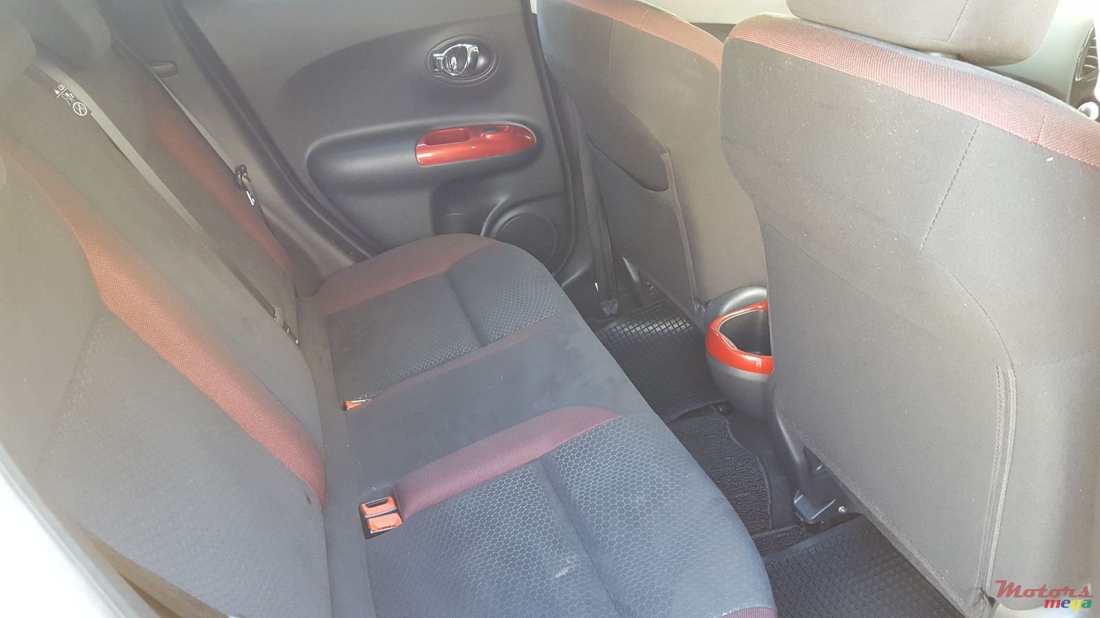 2013' Nissan Juke Hatchback photo #5