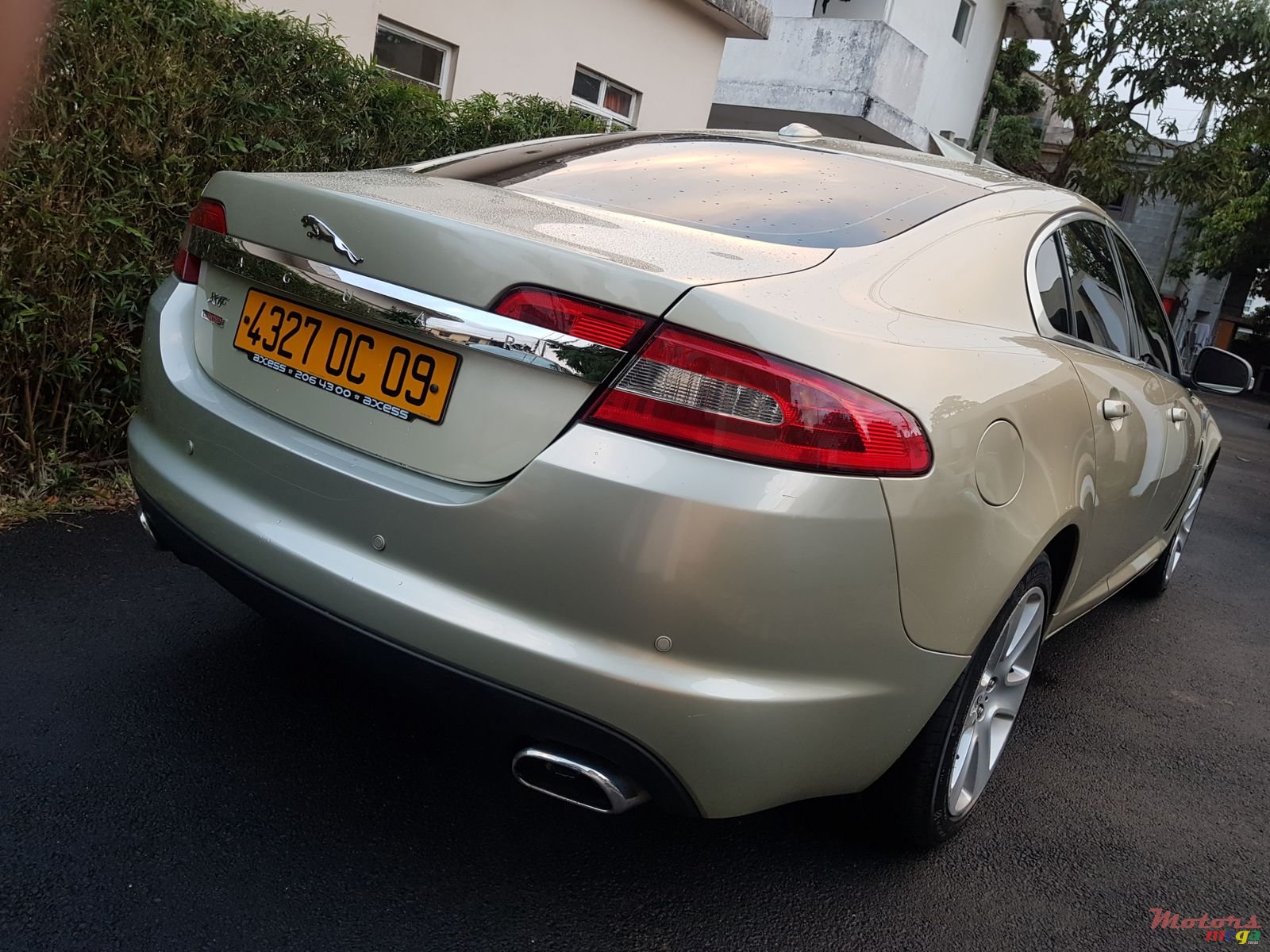 2009' Jaguar XF LIMITED photo #3