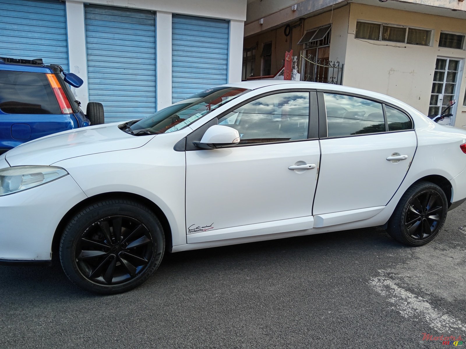 2013' Renault Fluence photo #4