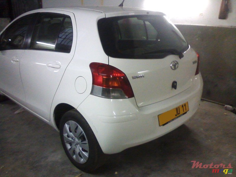 2011' Toyota Yaris photo #5