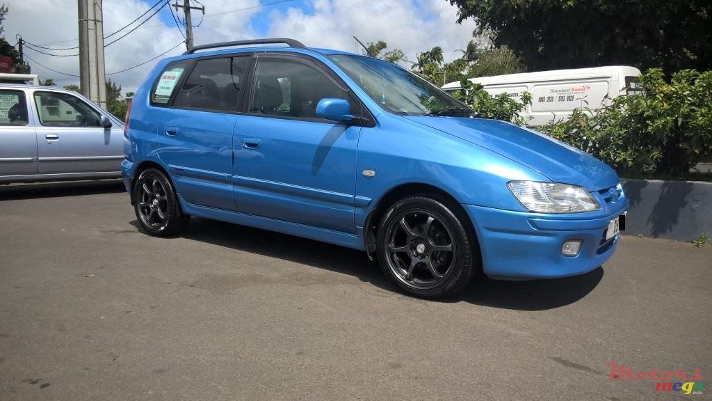 2001' Mitsubishi Space Star photo #1