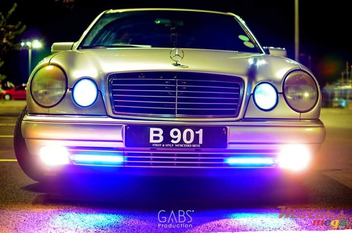 1996' Mercedes-Benz 320 photo #1