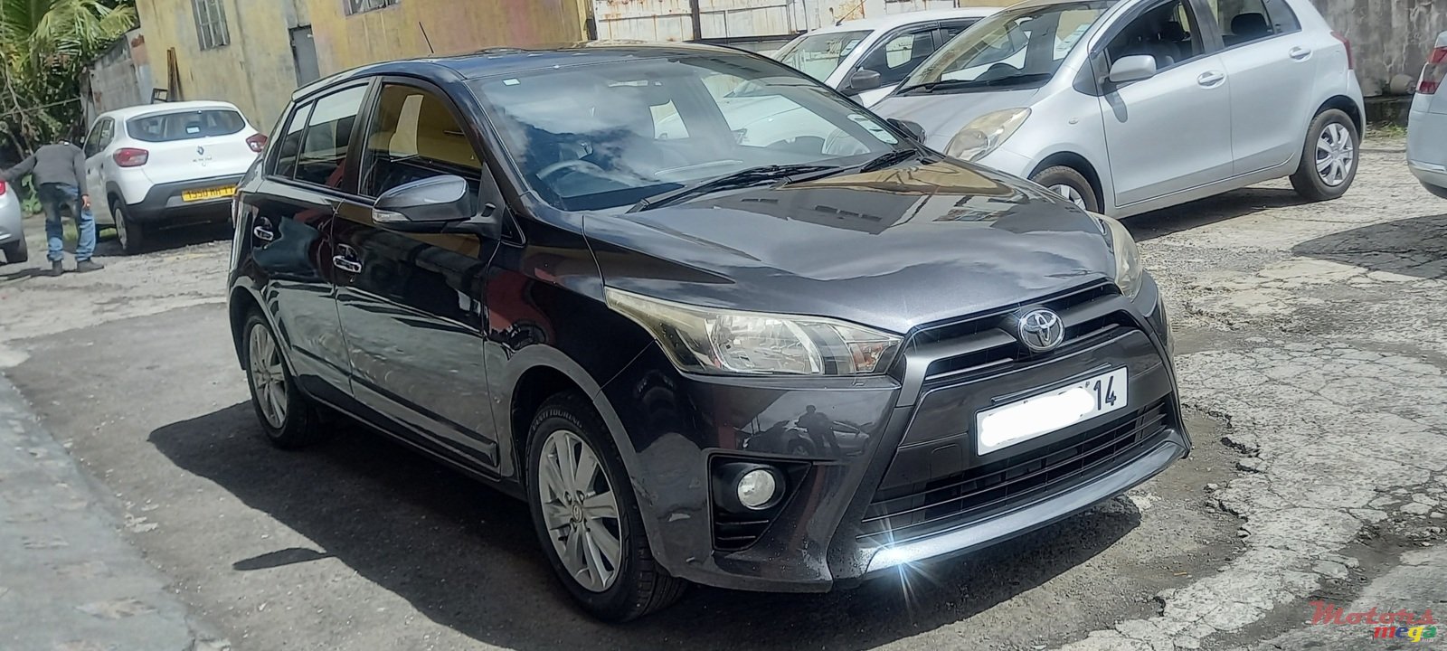 2014' Toyota Yaris photo #1