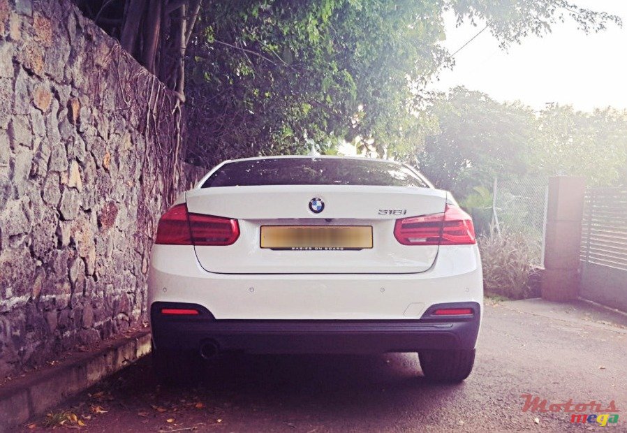 2016' BMW 318 M package photo #3
