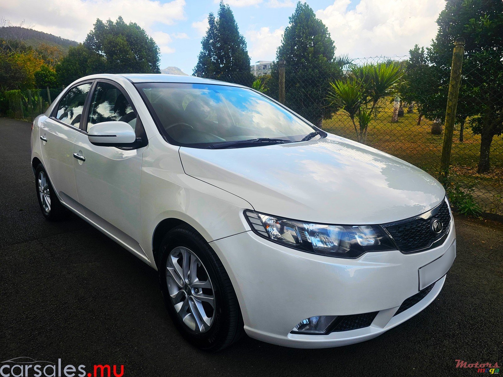 2012' Kia Cerato 1.6 Sedan photo #1